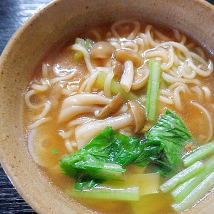 シメジと小松菜の味噌ラーメン